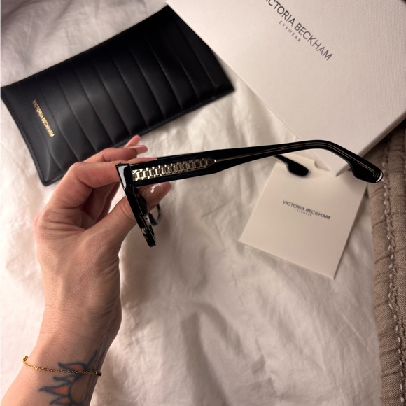 🌟FLASH SALE NO OFFERS Victoria Beckham Tortoiseshell Sunglasses - Picture 3 of 7